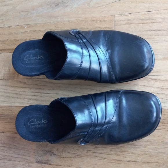 Size 8.5M Clarks Bendables Black Leather Clogs Brazil Very Good Cond. - Picture 2 of 7